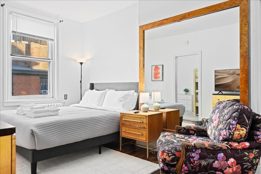 Building Photo - 234 S 20th St