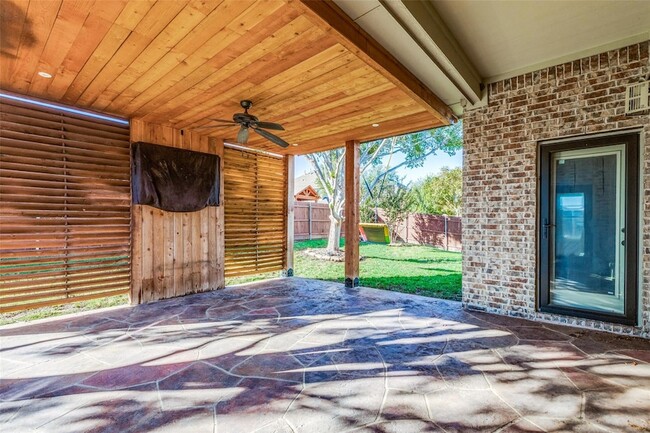 Building Photo - 1640 Lakemere Dr