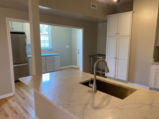 Building Photo - Quiet Cozy Northside Home for Rent