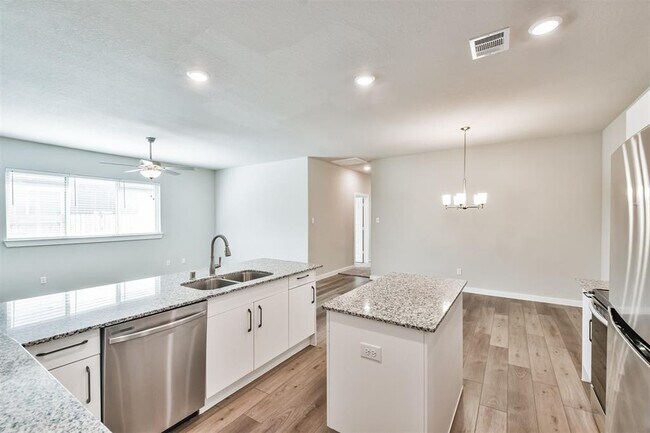 Building Photo - 25129 Pacific Wren Dr