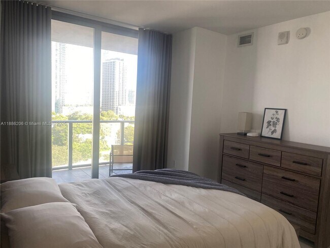 Building Photo - 121 NE 34th St