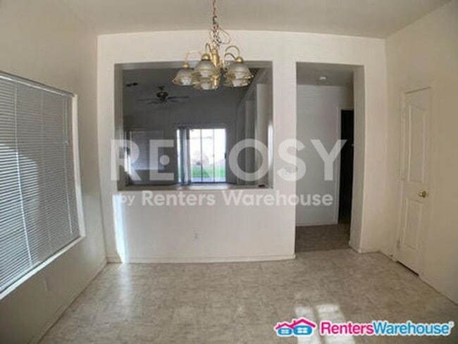Building Photo - Ideal 3 Br 2 Ba 2 Cg Home Near Loop 303 & Greenway in Surprise!