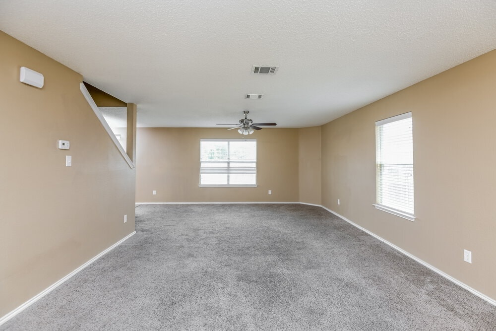 Building Photo - 949 Canary Dr