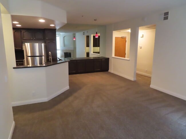 Building Photo - Resort Style Living in Mission Valley - 2 ...