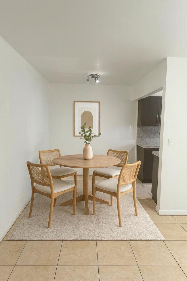 Building Photo - 1500 S 20th Ave