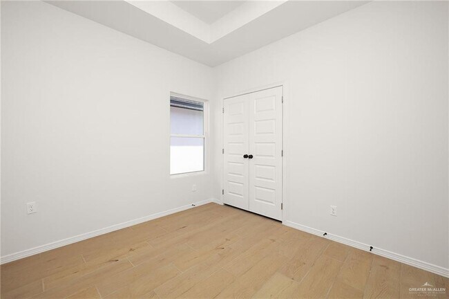 Building Photo - 13 S Links Dr