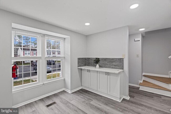 Building Photo - 70 Dorchester Cir