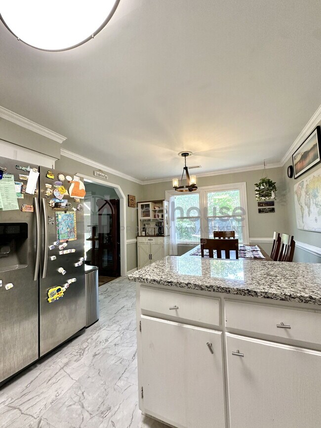 Building Photo - 3533 Bernies Ct N