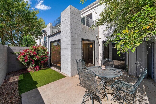 Building Photo - 385 W Pierson St