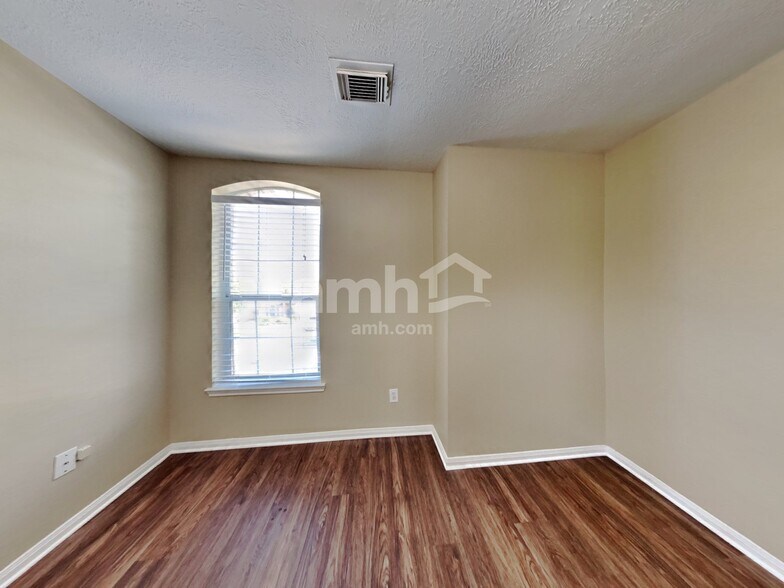 Building Photo - 9419 Stoneridge Canyon Ln