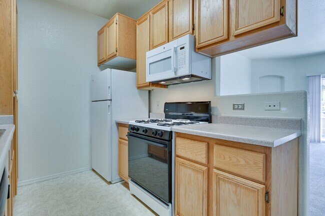 Building Photo - NE Near Nellis! Gated! Community Pool, Spa...
