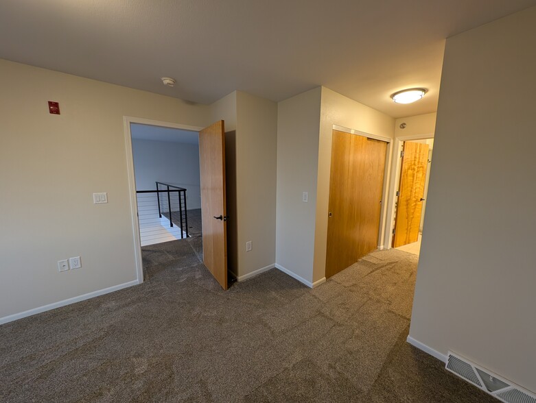 Building Photo - 2121 S Kinnickinnic Ave