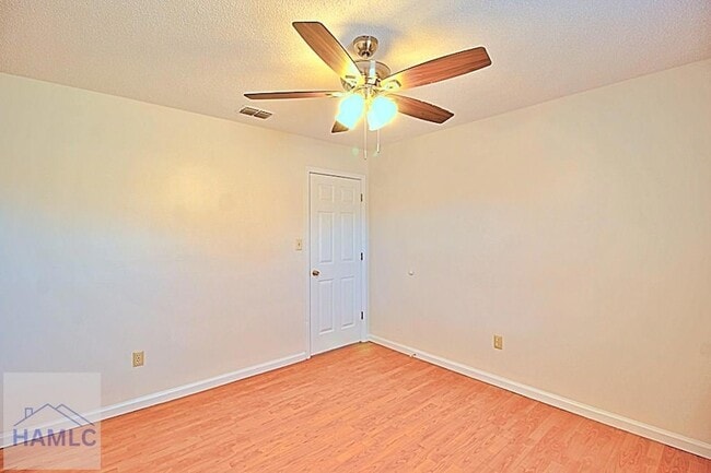 Building Photo - 915 Churchfield Dr