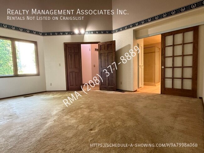 Building Photo - 4600 Savannah Ln