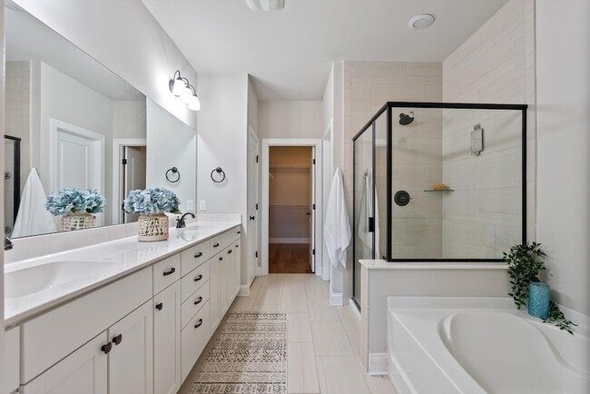 Building Photo - 250 Tanglewood Ln