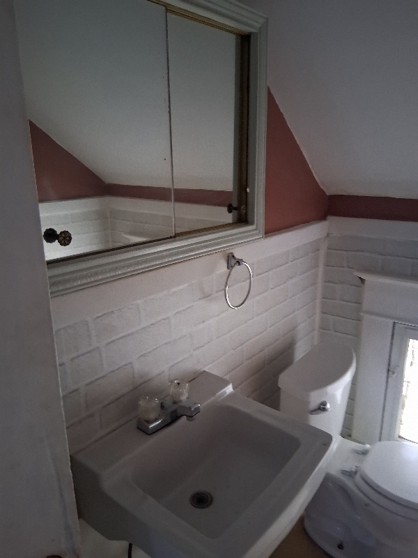 Building Photo - 1803 Pointview Ave