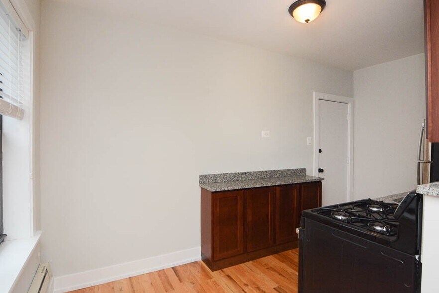 Building Photo - 2847 N Orchard St