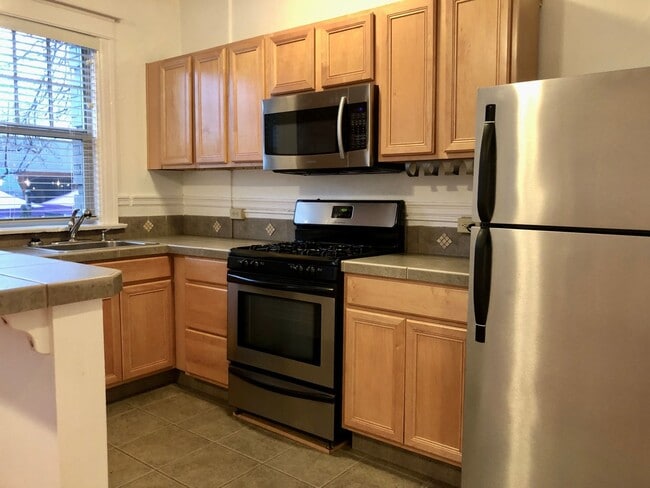Building Photo - Cozy Nob Hill 1bd - Walk Everywhere! Gas Fireplace, Bonus Storage, Most Utilities Included!