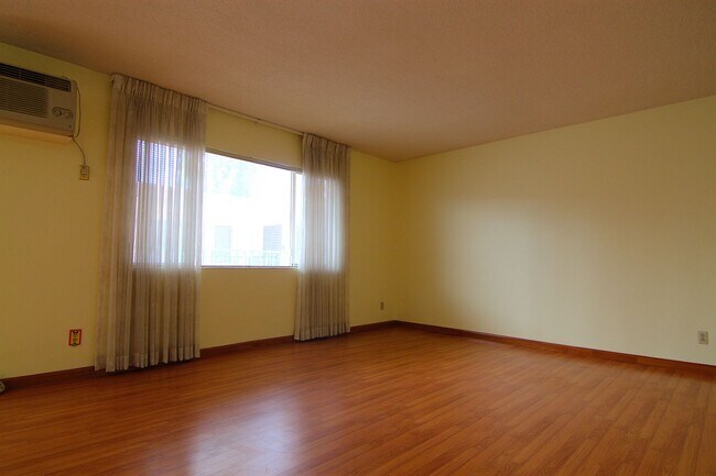 Building Photo - Hidden Gem in Royal Tampa | Prime Victory & Tampa Location | 2BR with Private Condo