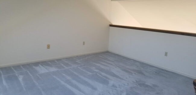 Building Photo - 2BR/1.1BA Townhouse in Newark!