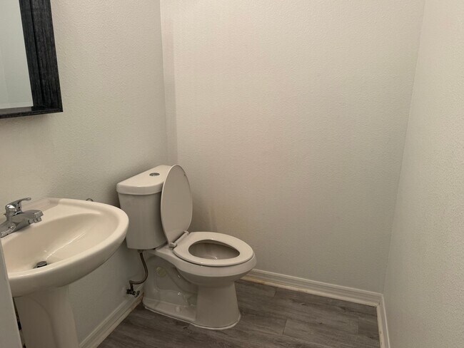 Building Photo - Fully Remodeled 3-Bed, 2.5-Bath Townhouse