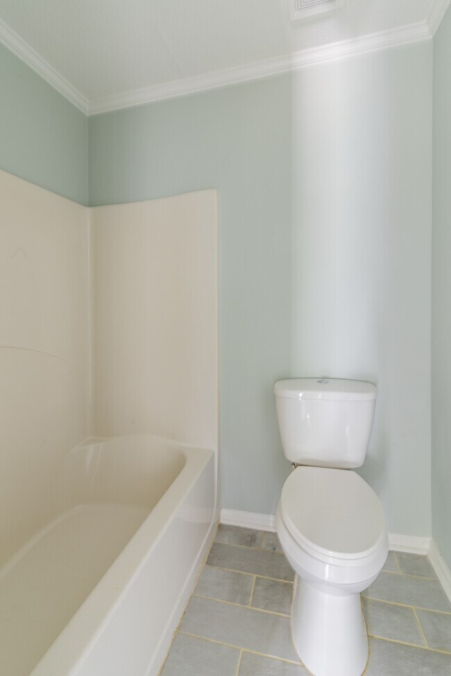 Building Photo - 578 Tryon Pl