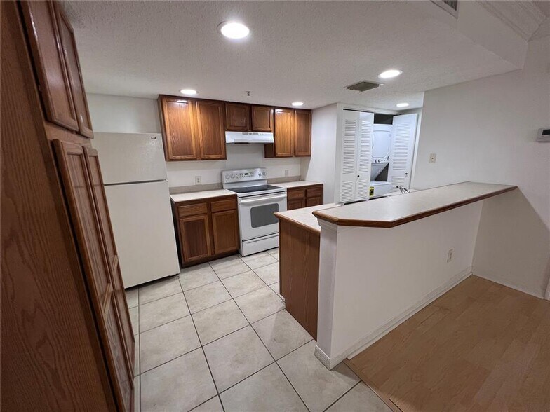 Building Photo - 9907 Westwood Dr