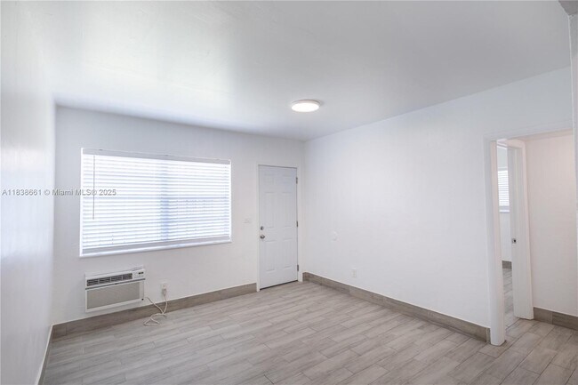Building Photo - 7010 NW 5th Pl