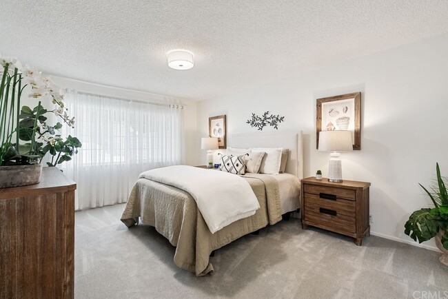Building Photo - 2650 Altamira Dr