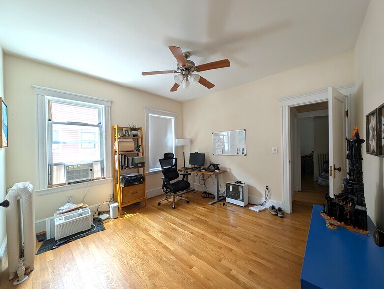 Building Photo - 836 Fellsway