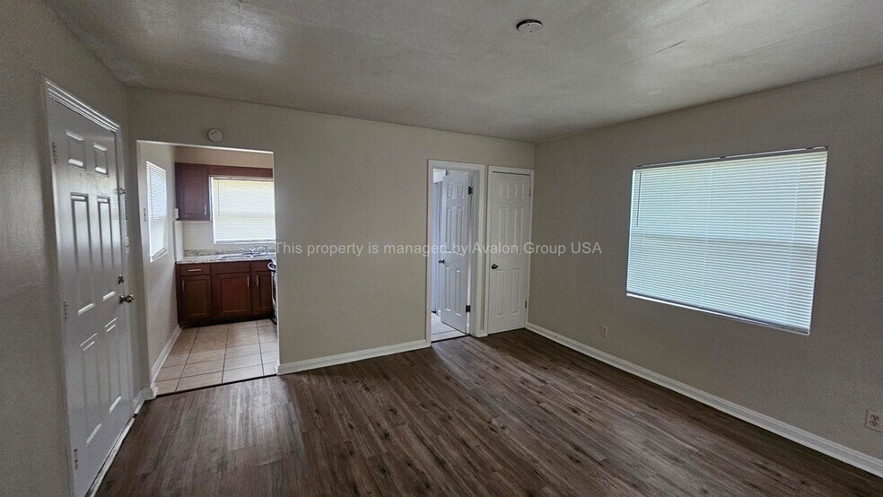 Building Photo - 5474 N River Rd