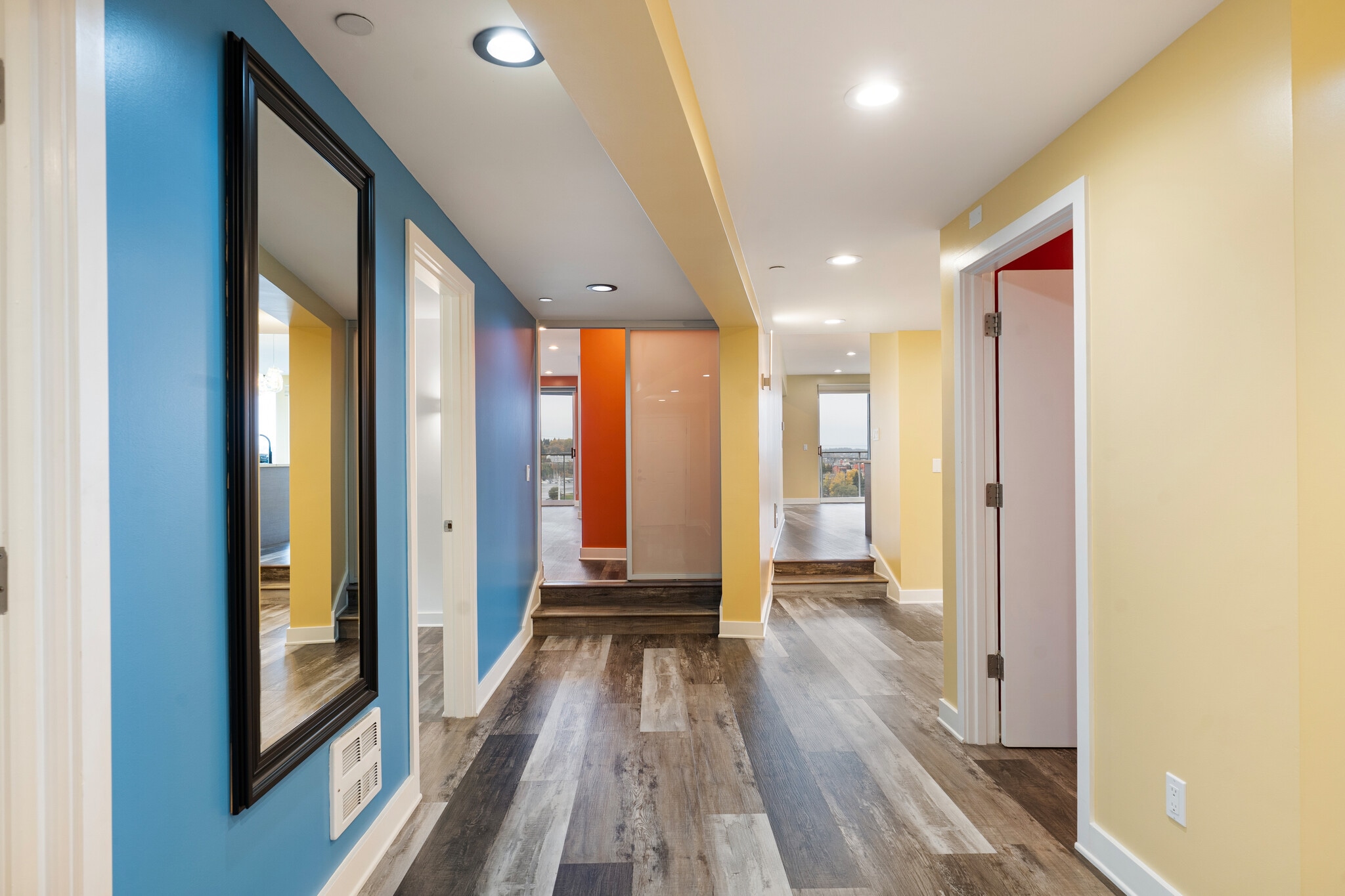 Hall Wy - 2731 Boylston Ave E