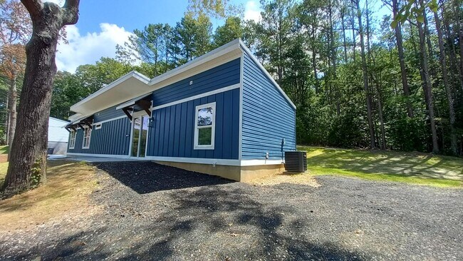 Building Photo - 1089 Long Hollow Rd