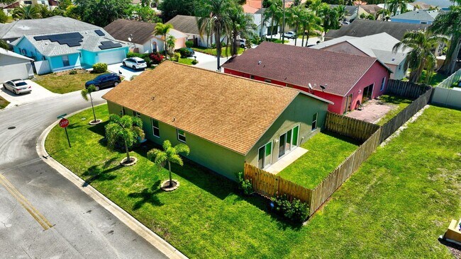 Building Photo - Waterway Cove