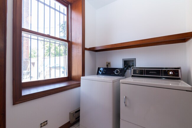 Building Photo - 315 S Ashland Ave