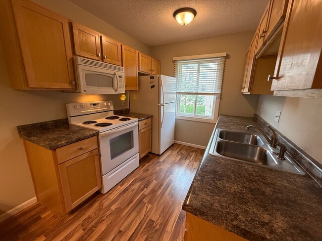 Building Photo - 1 bed, 1 bath close proximity to downtown!