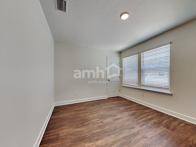 Building Photo - 1019 Tan Tara Trl