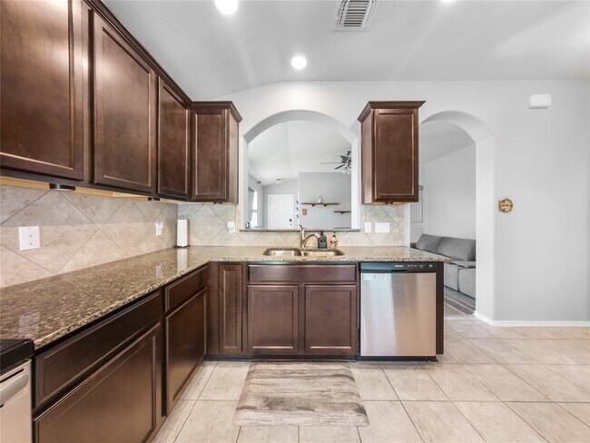 Building Photo - 137 Hematite Ln