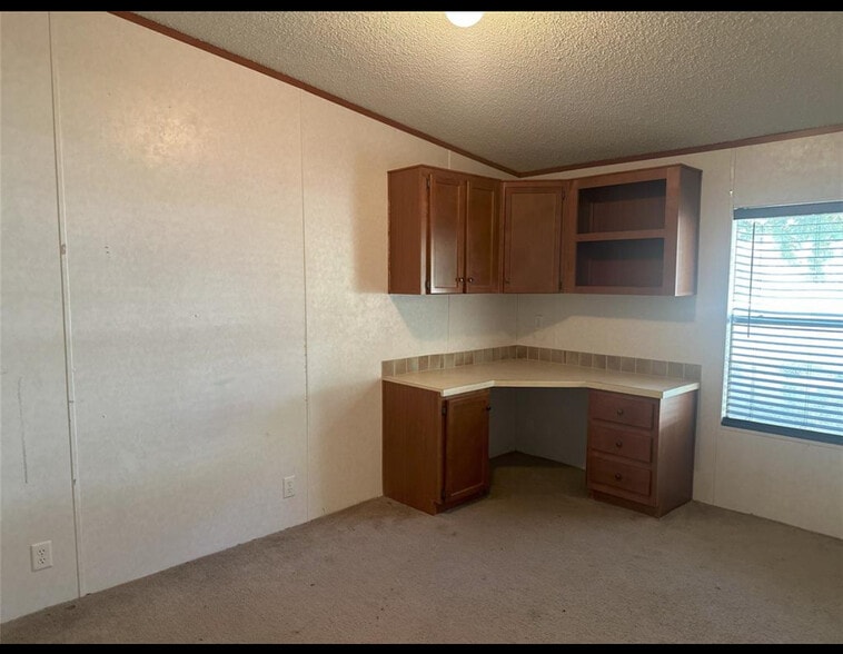 Extra bedroom/office - 89 Pine Oak Ln