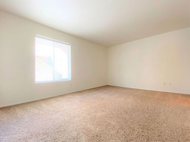 Building Photo - Desirable 2 Bedroom 2.5 Bathroom Townhome ...