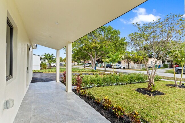 Building Photo - 15920 NW 17th Ave