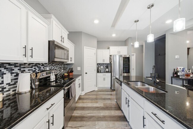 Building Photo - 1135 Charles Thomas Dr