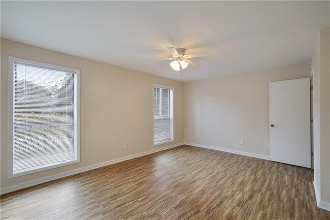 Building Photo - 210 Wynnes Ridge Cir SE