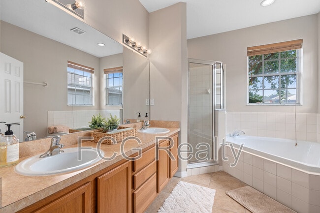 Building Photo - 825 Wildflower Rd