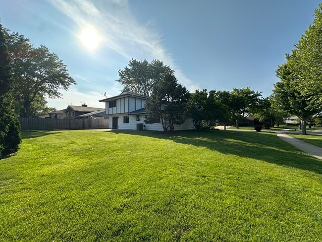 Building Photo - 190 Bourne Ln