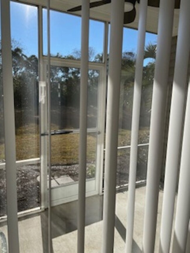 Building Photo - Nice 3 bedroom/2 bath unfurnished first fl...