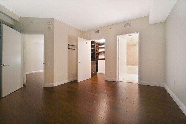 Building Photo - Turnberry Towers 2705W-City/Golf Course Vi...