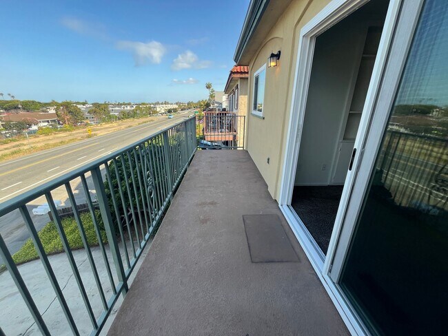 Building Photo - 811SV