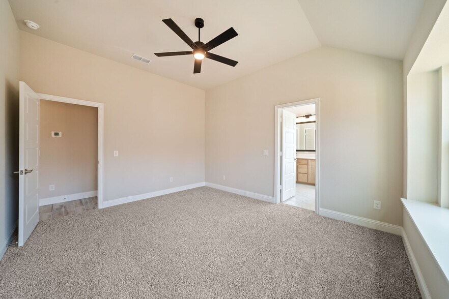 Building Photo - 612 Kyle Dr