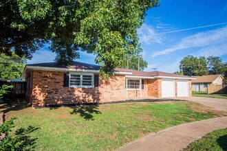 Building Photo - 6004 Vernon Ave